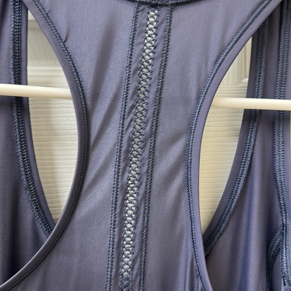 LIKE NEW! Lululemon Sculpt It Singlet - Picture 9 of 14